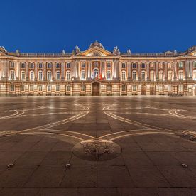 The main square in Toulouse - the Capitole - at night