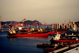 Ships_in_Busan