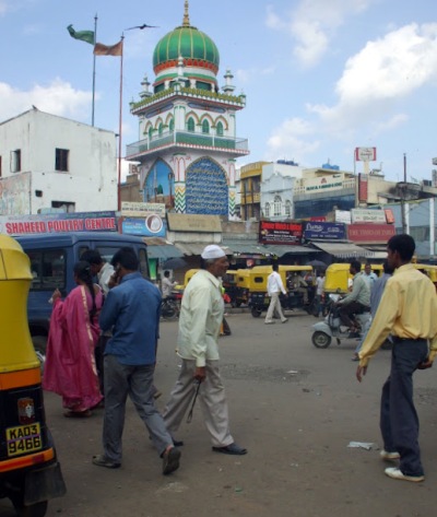A mosque near the market in Bangalore